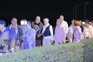 بني سويف تستضيف 37 سائحا إنجليزيا بممشى الكورنيش خلال رحلتهم النيلية 